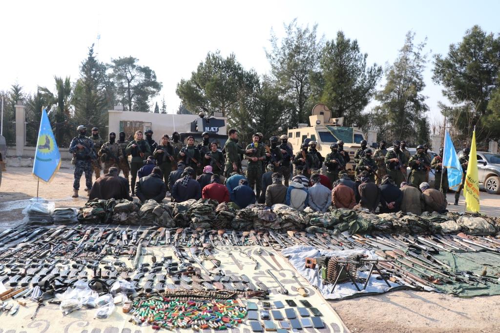 TheRojavaPost's tweet image. The Internal Security Forces(#Asayish) , in cooperation with the Syrian Democratic Forces(#SDF) , arrested 25 ISIS mercenaries in the town of Sirin, south of Kobani canton.
#Rojava_Post