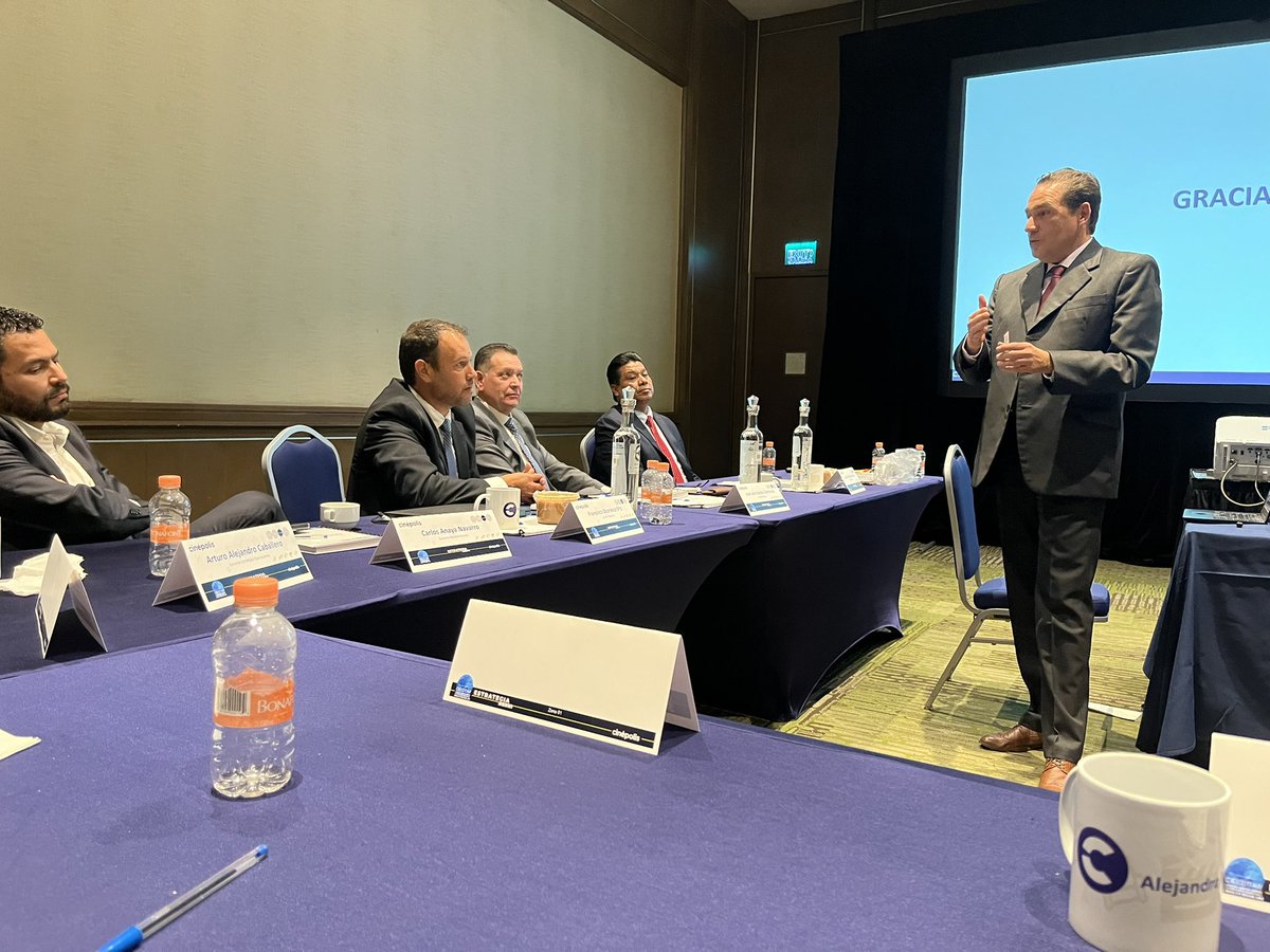 avacu's tweet photo. @SomosCinepolis En Guadalajara revisando resultados y definiendo prioridades para el año con todo el equipo de Gerentes Regionales Zona 1, muy bien por la constancia esfuerzo y logros alcanzados en la zona https://t.co/xjctpV28MT