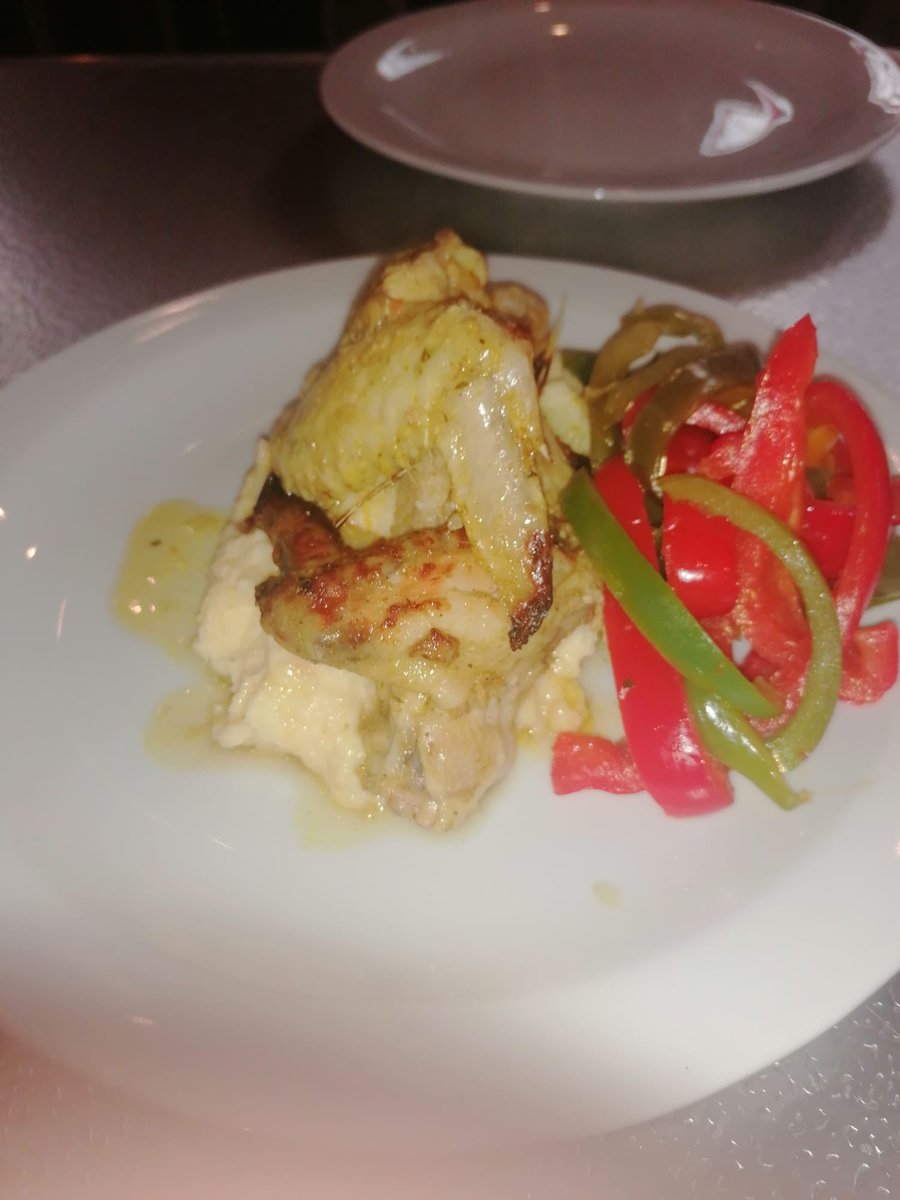 We loved hosting our weekly sit down meal for the community today. 

On the menu…nutritious chicken wings with mash and braised paper!

Look forward to seeing everyone next week - no referral needed. 😊

📍 Christ Church, Willesden Lane, NW6 

#StLaurencesNW6 #LaurencesLarder
