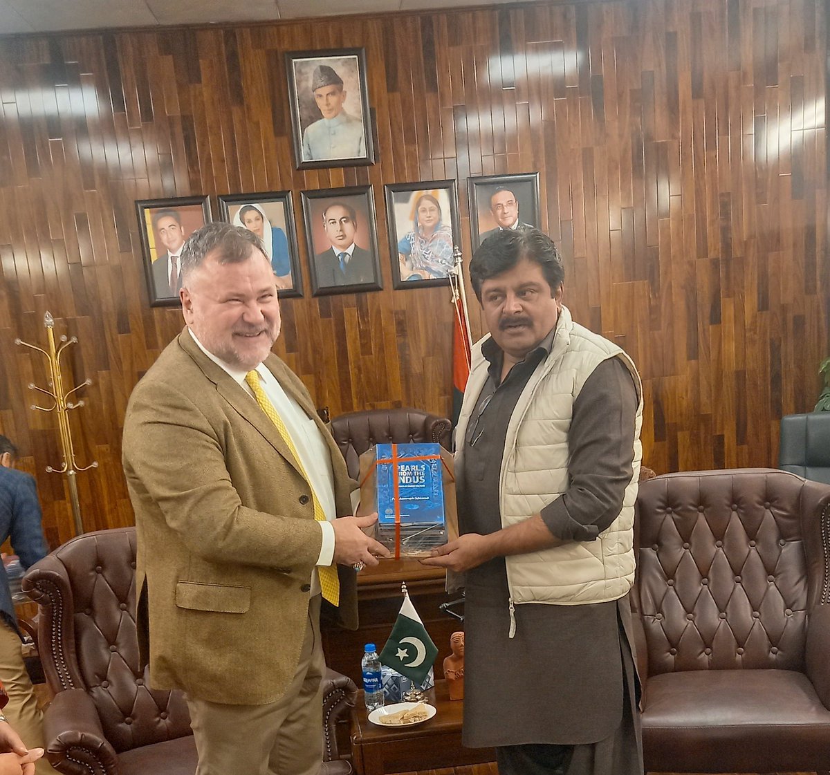 ConsulatK's tweet photo. Mr. Alexis Chahtahtinsky, Consul General and Mrs. Aurora Didier, Head of French Archeological Mission in Chahnudaro met H.E. @sardarshah1 and @ahmed_kanasro   to discuss the future archeological collaboration with Sindh Culture, Archeology and Antiquities Dept @Ministerculture. https://t.co/uHKebtVFy6