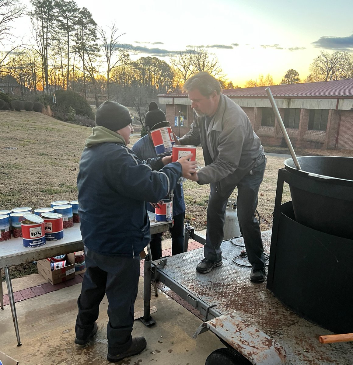 DCCPR's tweet photo. It's chili cooking time! ๐คฉ ๐ฅฃ
Chili will be served to our students, faculty, and staff at the Student Center from 11:00 a.m. - 2:00 p.m. today!
#DanvilleCommunityCollege #DCCKnights #DCCPR #DCCevents #DCCFamily #DanvilleVA https://t.co/zkt01Myx5Y