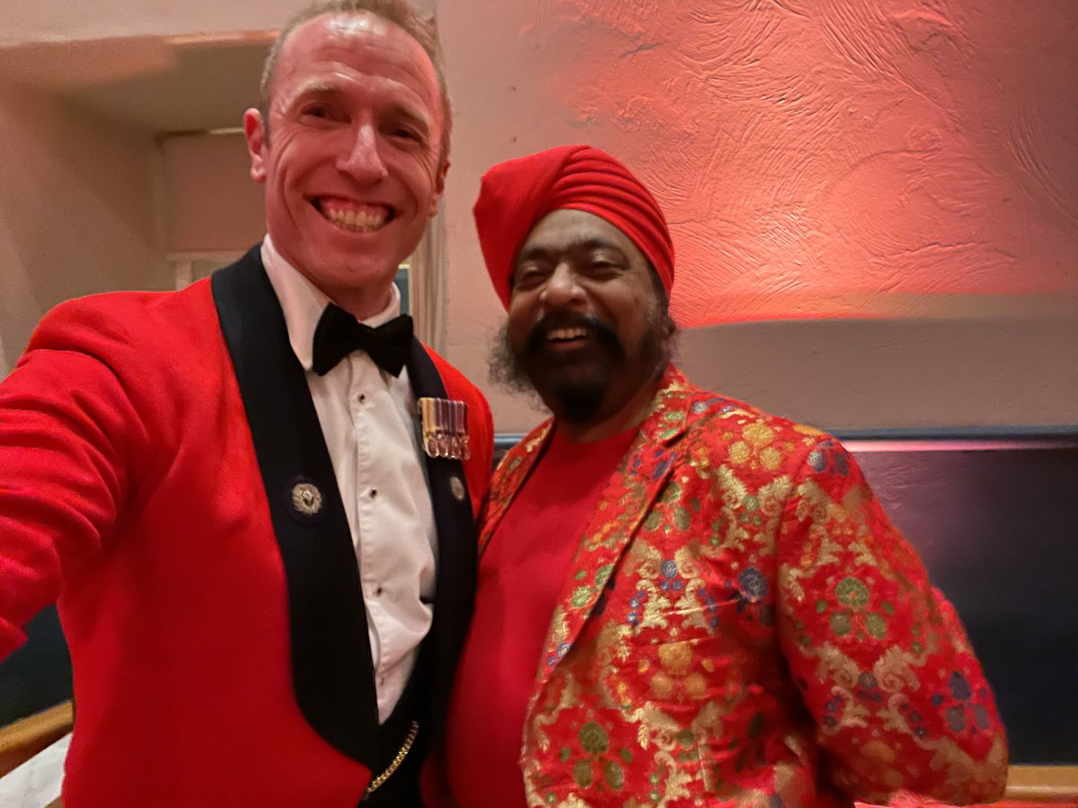 Met the second best dressed man at the <a href="/whisky_genius/">WhiskyGenius</a> event this evening Mr <a href="/McTSingh/">Tony Singh MBE</a> here at the castle, an honour Sir, Thankyou and best wishes