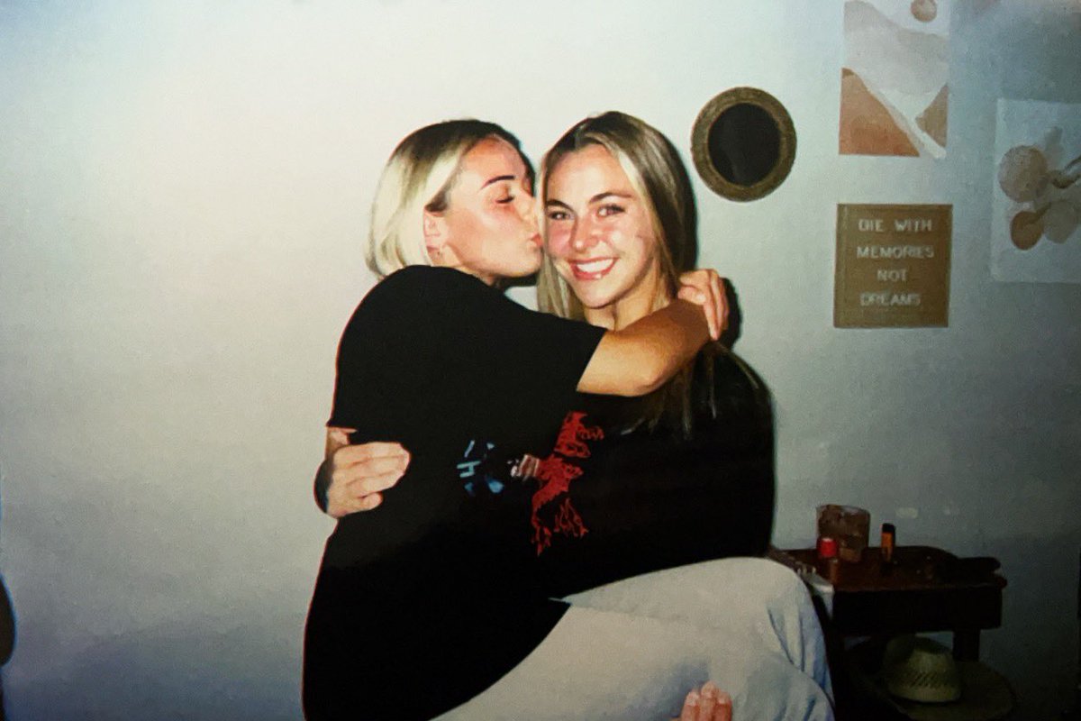 lexi ♛ tweet media