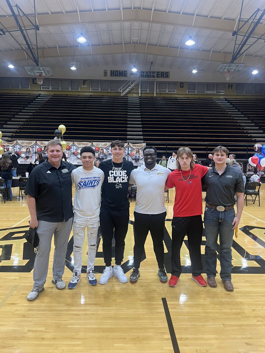 Congratulations to these studs moving on the Next Level <a href="/TheNateShow25/">Nathaniel Dyches</a> <a href="/KadenJones0/">Kaden Jones</a> @the_logan44 @GraysonButler6 and to our HC <a href="/CoachBindel/">Marc Bindel</a> thank you. 
#recruitTHEROHO