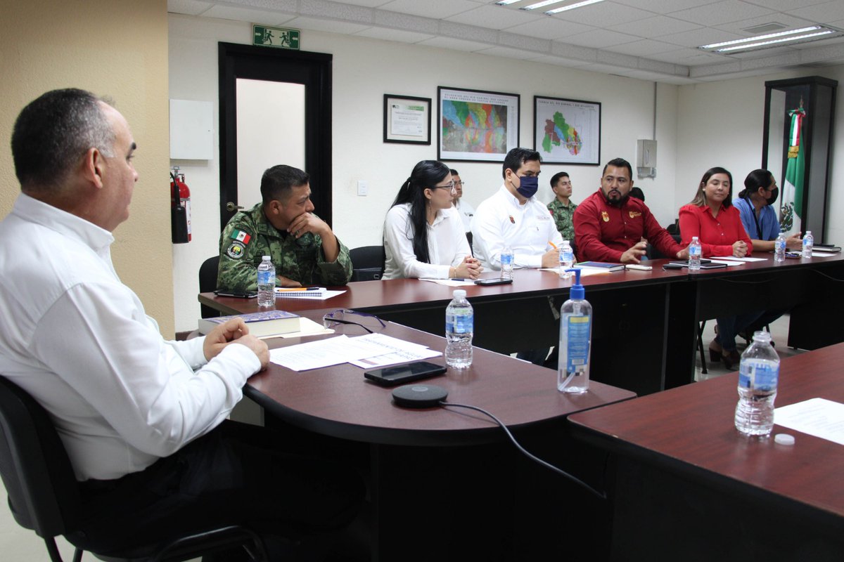 En la Secretaría de #ProtecciónCivil de @ChiapasGobierno se llevó a cabo una reunión de trabajo interinstitucional con dependencias estatales y federales con el objetivo de avanzar en la #IdentificaciónDeRiesgos por contaminación del agua.