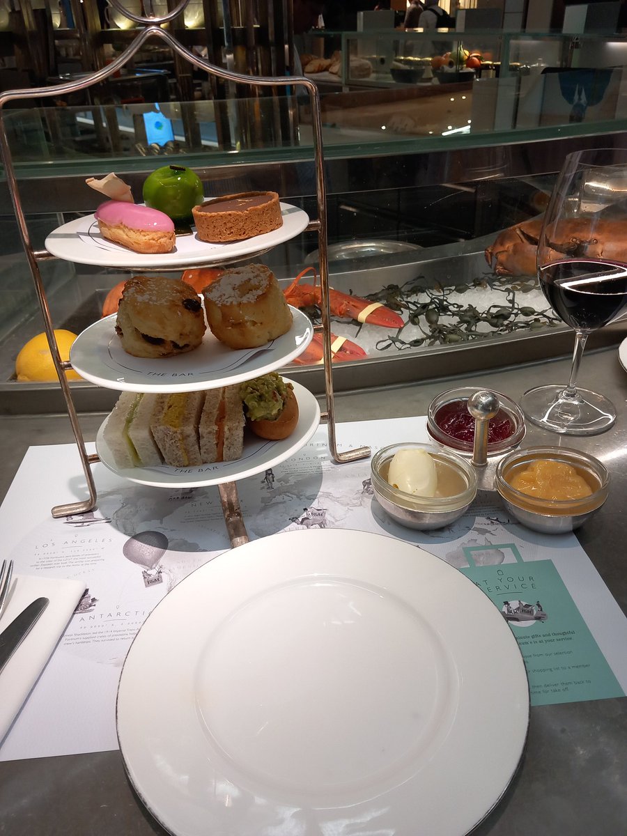 TigerTamer8's tweet photo. Fortnum and Mason Arvo Tea #realposh #nocrusts https://t.co/9nyZbmsjiC