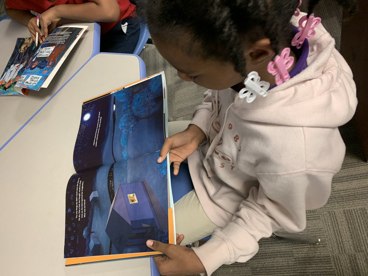 cindy_hundley's tweet image. Who needs the Internet when you’re in the @GutermuthES library?! These 3rd graders went old school to conduct research for their #BlackHistoryMonth projects today in the midst of a district network outage! Books are always the best! @JCPS_LMS #JCPSLibrarians #nointernetnoproblem