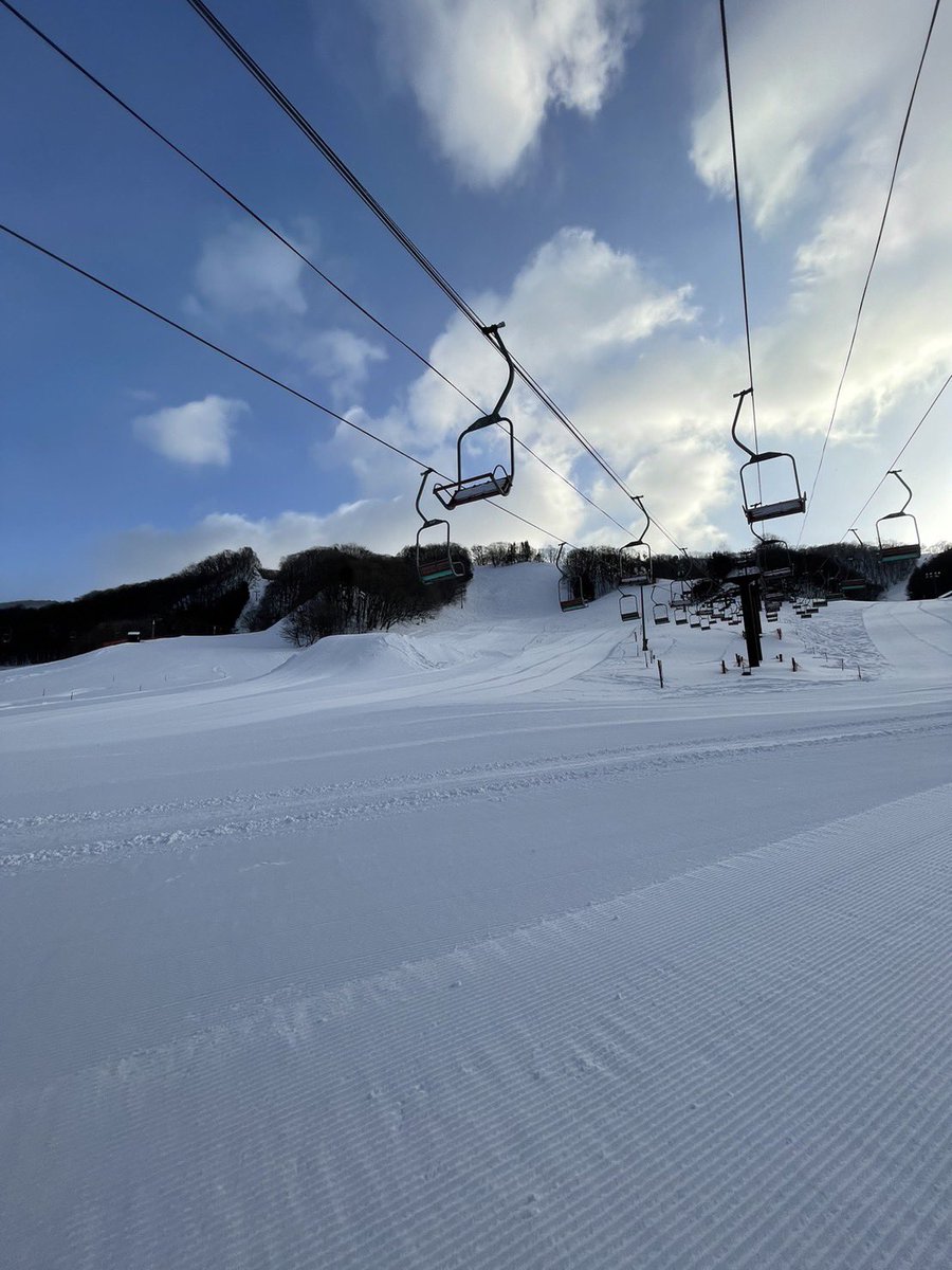 ハッピーフライデー！
最高のコンディションです！

金曜日はどなたでも食事券付きリフト1日券が
2,500円

お待ちしております

#戸倉はすいてる