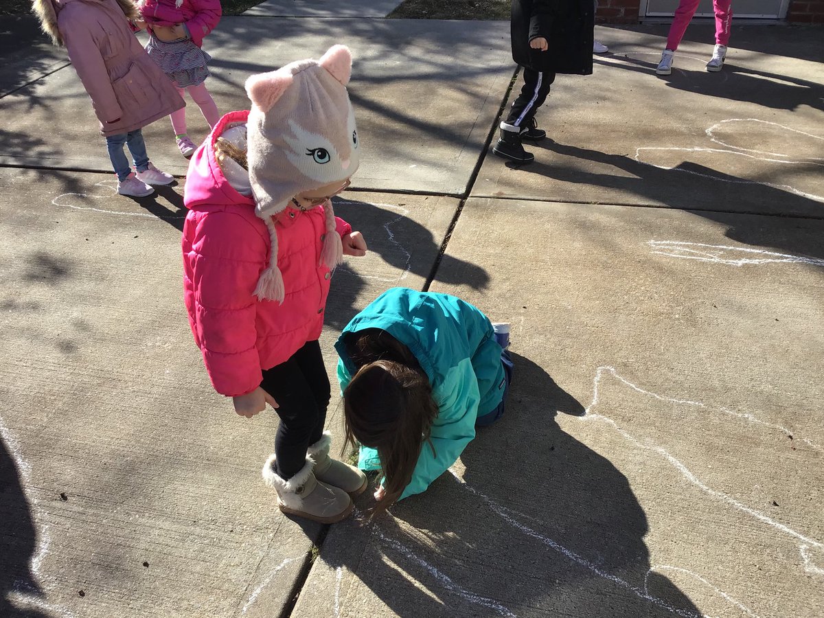 Mrs_Sokol1's tweet image. Pre-K went outside today to trace and compare each other’s shadows!🤗 Happy Groundhog Day! 🦫 ⁦@MeadowDriveElem⁩ #MineolaProud #PreKfun