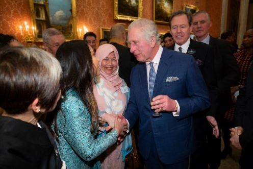 BLMalay's tweet photo. With Malaysian luminaries Dr Syabira, genome researcher and winner of the Great British Bakeoff 2022, inspiring surgeon Dr Amalina, and of course premier Malaysian journalist Zaharah Othman - who spoke to King Charles https://t.co/CBZcqKVP3P