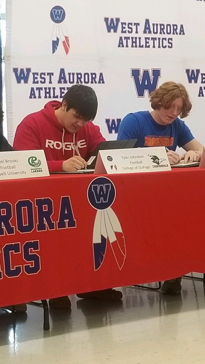It’s official‼️‼️<a href="/coacheimer/">Coach Eimer</a> <a href="/WABlackhawkFB/">West Aurora Football</a> <a href="/Dupage_Football/">College of DuPage Football</a> <a href="/CoachTCip/">Coach Cipriano</a>