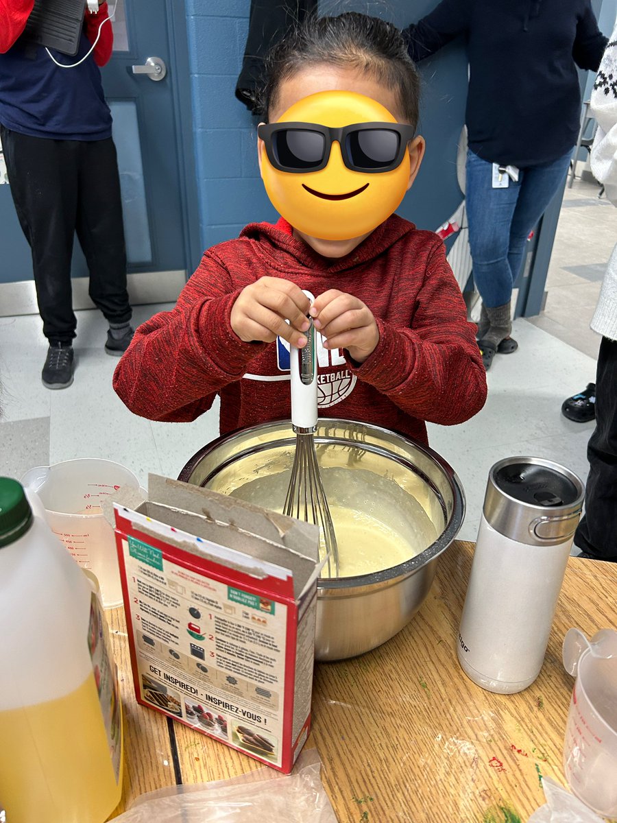 MrQClass's tweet photo. Groundhog Day baking with our Grade 8 buddies! 👩‍🍳🧑‍🍳🧁@SMCDSB_SCE @heyitsherring https://t.co/xFldJhkPsO