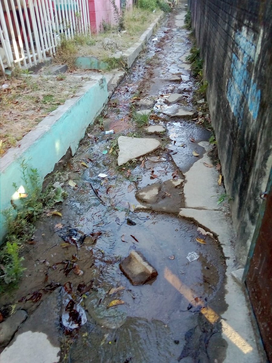 Fuga en Reparto Monte Maria 2, Psj.3 subiendo por el Hospital Amatepec.
Está dañando todo el pasaje. Varios días con el problema.