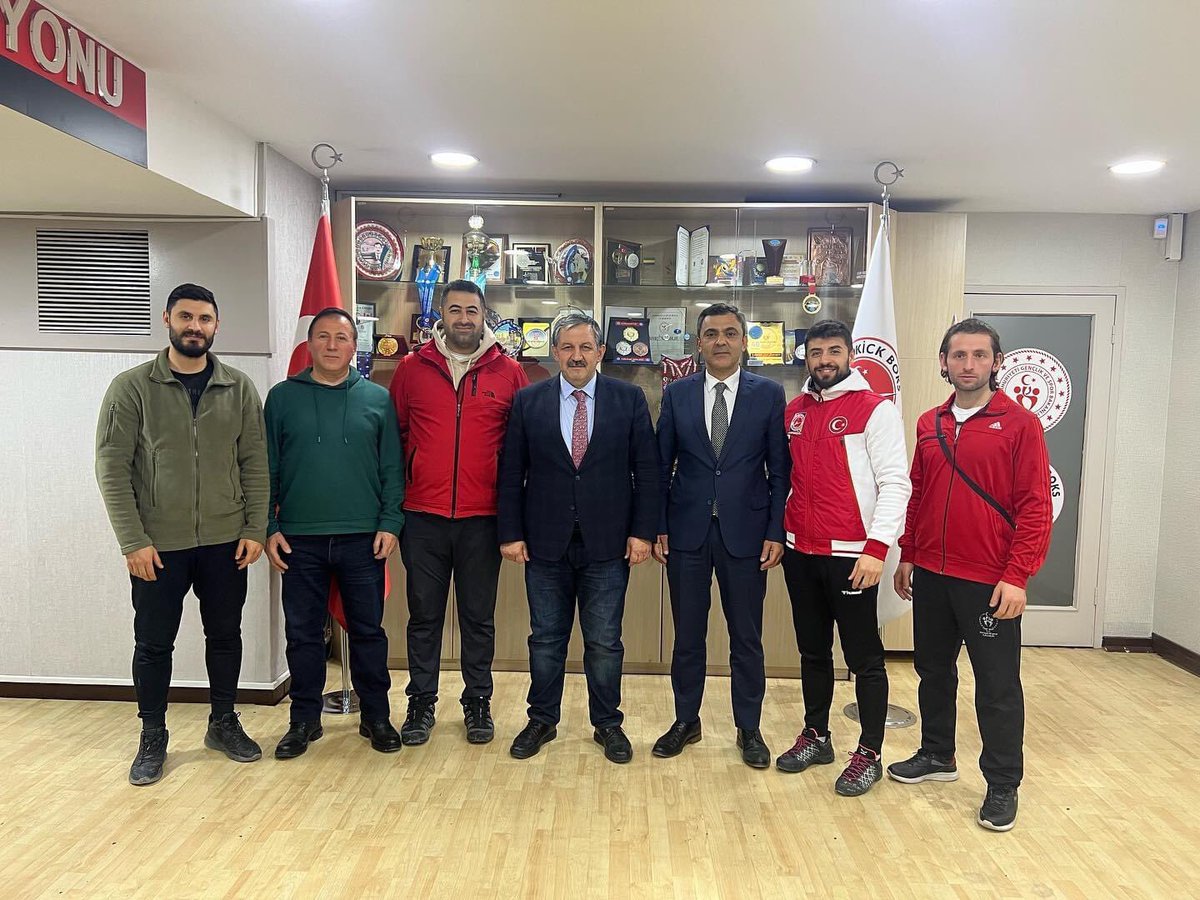 savaskickboks52's tweet photo. Türkiye Kick Boks Federasyonu Başkanımız Sayın @salimkayici ‘yı ziyaretimizden 🥊🇹🇷@ErganiCayan @altunspor @UmutNORGAZ @cebrailgencoglu https://t.co/MdC7upOJM7