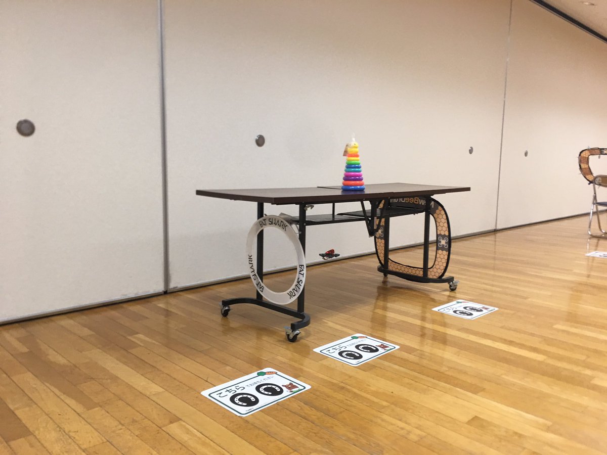55minamin55's tweet photo. 【2/2(木)保谷ドローンズ練習会】
マイクロドローンのゲートを洗濯ばさみでイスなどに取付けて、コース作ってみました。
もう1人の参加者の方とお話して情報交換や、写真撮っていただいたり、楽しかったです。
ありがとうございました。
#保谷ドローンズ
#マイクロドローン
#drones
#mobula7hd https://t.co/Wt76qKEEH9