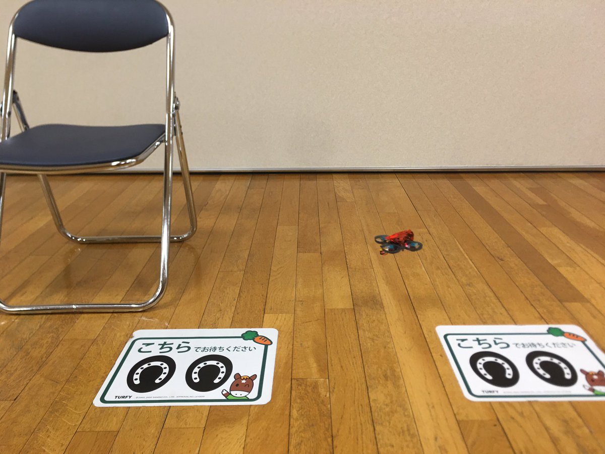 55minamin55's tweet photo. 【2/2(木)保谷ドローンズ練習会】
マイクロドローンのゲートを洗濯ばさみでイスなどに取付けて、コース作ってみました。
もう1人の参加者の方とお話して情報交換や、写真撮っていただいたり、楽しかったです。
ありがとうございました。
#保谷ドローンズ
#マイクロドローン
#drones
#mobula7hd https://t.co/Wt76qKEEH9