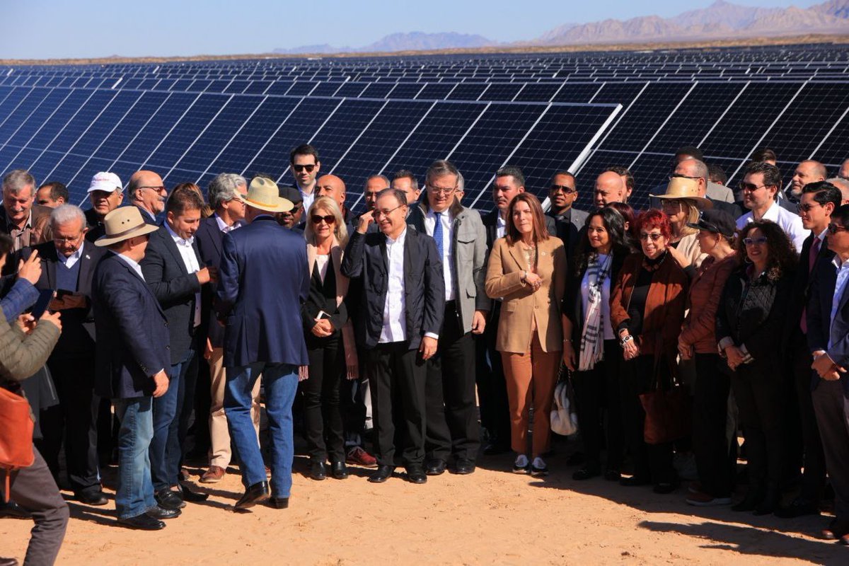 r_velascoa's tweet photo. Interesante y alentadora visita a Puerto Peñasco, Sonora para la presentación del Plan Sonora al cuerpo diplomático acreditado en 🇲🇽.

Acompañamos al secretario @m_ebrard y al gobernador @AlfonsoDurazo para conocer más de este ambicioso proyecto de generación de energías limpias. https://t.co/maTOOqfwfG