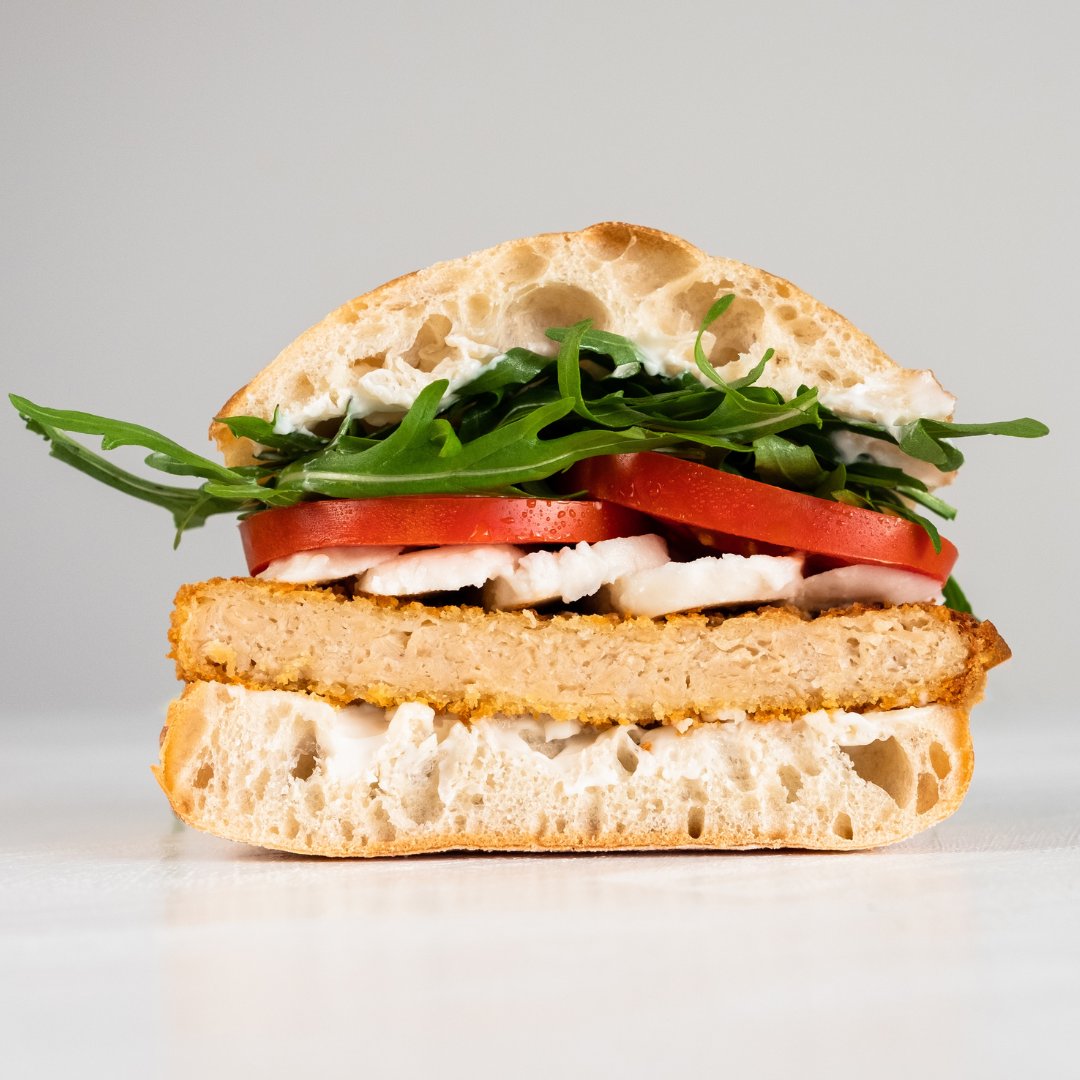 Looking for easy, tasty, sustainable school meals? 🌿You can't go past a v2schnitzel sandwich! #v2schintzel #v2food #plantbased #backtoschool