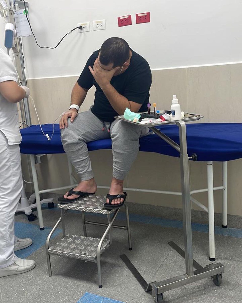 ValleduparCity's tweet photo. ¿NEGLIGENCIA MÉDICA EN LA MUERTE DE NIKO ARREDONDO?

Diego Arredondo Daza, hermano del difunto Nicolás Arrendondo, denunció que su hermano no recibió atención médica oportuna.

Informó que en la Clínica Cesar no lo atendieron porque la EPS SANITAS no tenía convenio con ellos. https://t.co/Nc0XEgmDVy