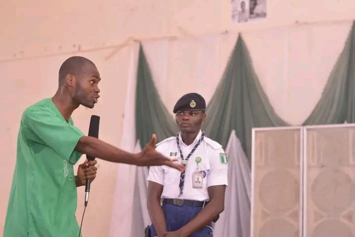 Bami_draws's tweet image. Always roar like a lion 🦁🦁🦁

#neyi