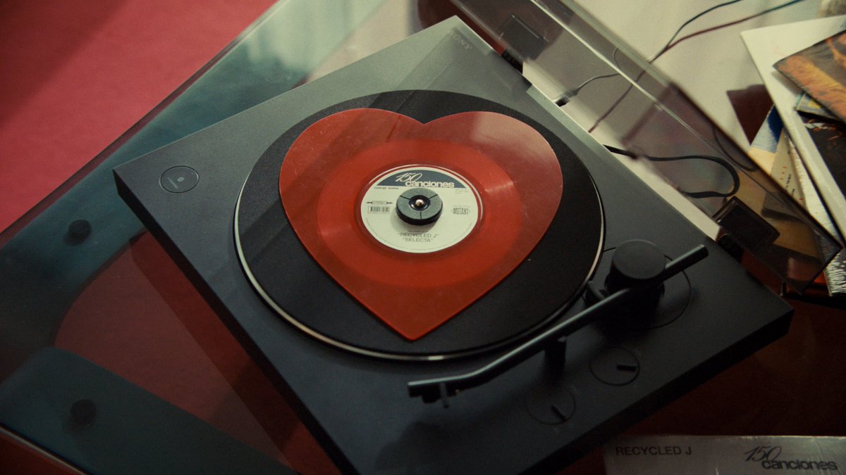 Mariina_gs's tweet photo. 150 canciones - Recycled J https://t.co/NuHVBvfmEW