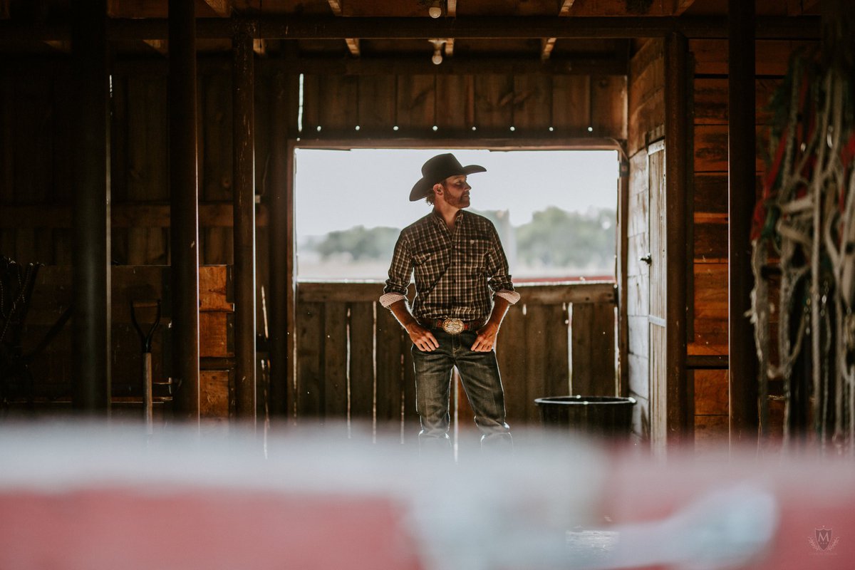 ChanceyOfficial's tweet photo. Ah but boys if we're lucky we'll be in Wyoming tonight (📷 Michael Woolheater Photographer) https://t.co/qgZcOYugyg