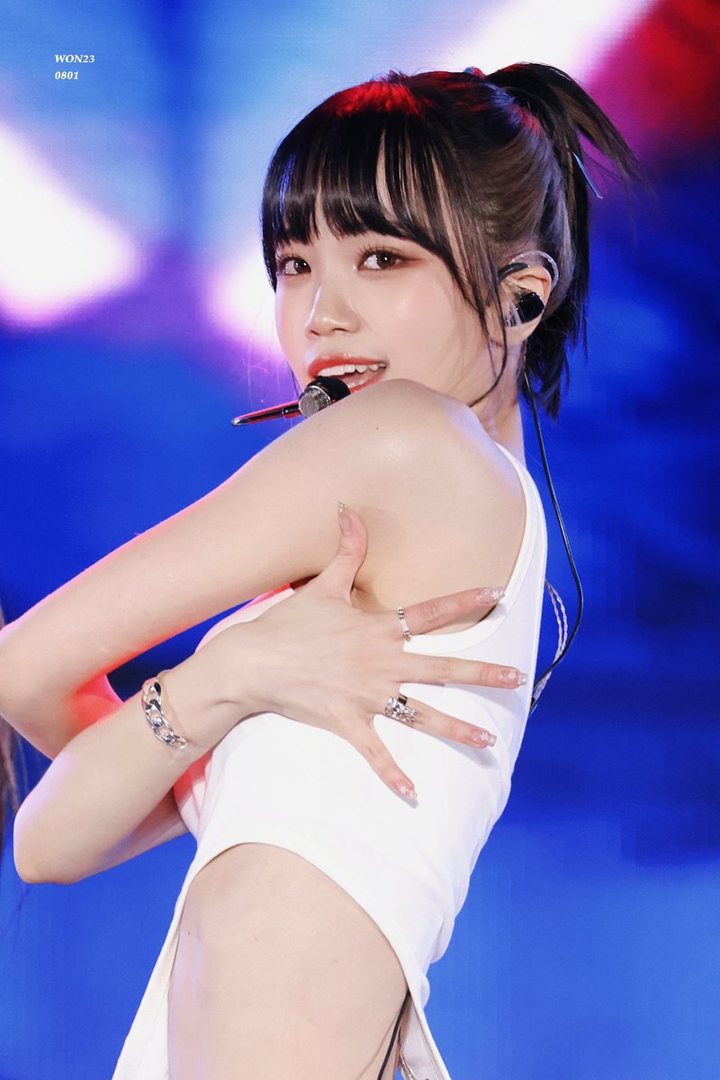 230107

#KIMCHAEWON #CHAEWON #김채원 #채원 #LE_SSERAFIM #르세라핌