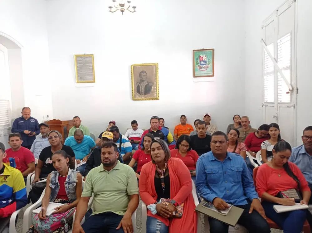 Desde el municipio Arismendi una comisión del Equipo Político Estadal (EPE), sostuvo  reunión de trabajo en total unidad, para la evaluación, fortalecimiento y conformación del Equipo Político Municipal. #PSUVPorTodaVenezuela  #SoyPSUV
@nicolasmaduro @dcabellor @partidopsuv