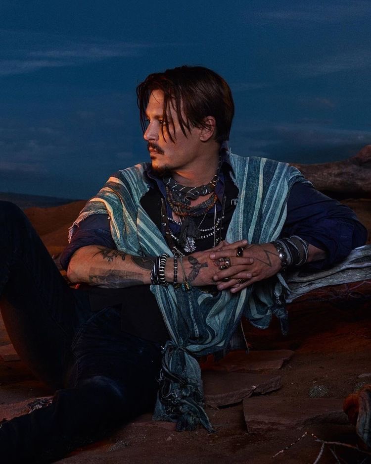 centraldepp's tweet photo. Johnny Depp para Dior. https://t.co/VOYtzQSF9t