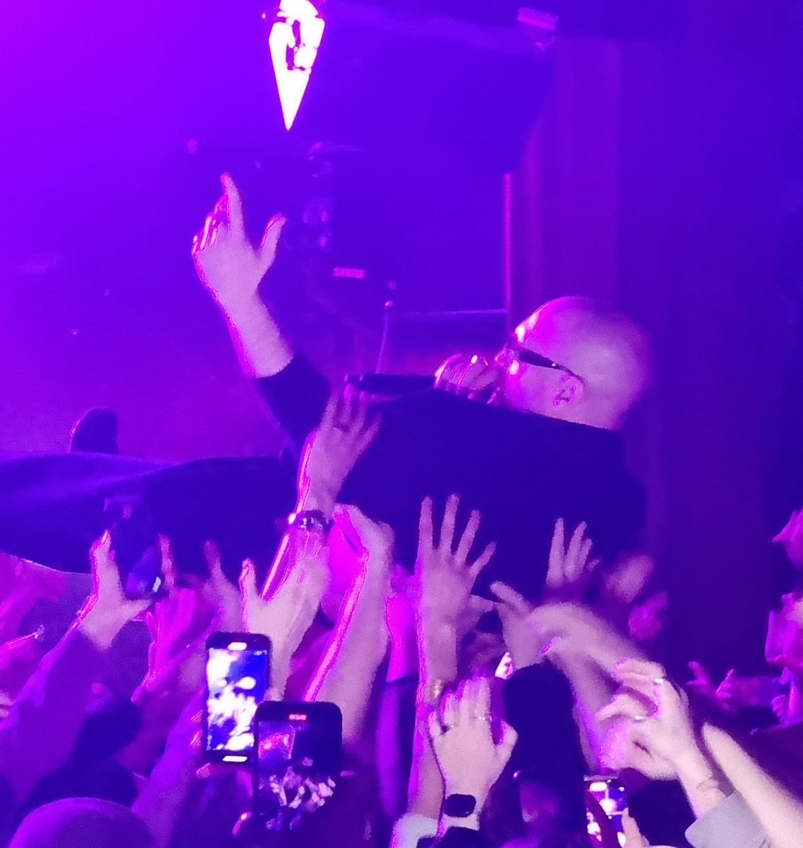 AleX_plk1's tweet photo. @JazzyBazz @OlaGoldstein @Essoluxueux @edge_lemonsieur @robdbloc Merci ! C'était bouillant à Reims https://t.co/bfGdeTlXxi