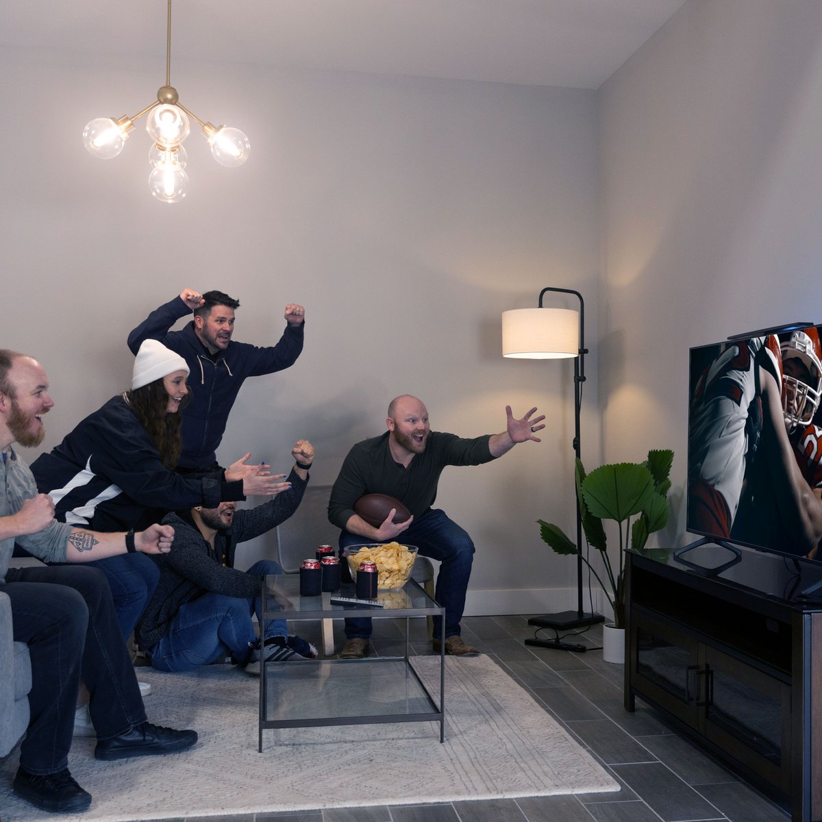 JascoProducts's tweet image. Sunday couldn&apos;t come any sooner… Are you ready watch the big game?? 👀

If you need last minute Game Day Tech, check out our GE selection on Amazon 👉hubs.li/Q01vCST40

#GameDayTech #BigGame #SundayFunday #Amazon