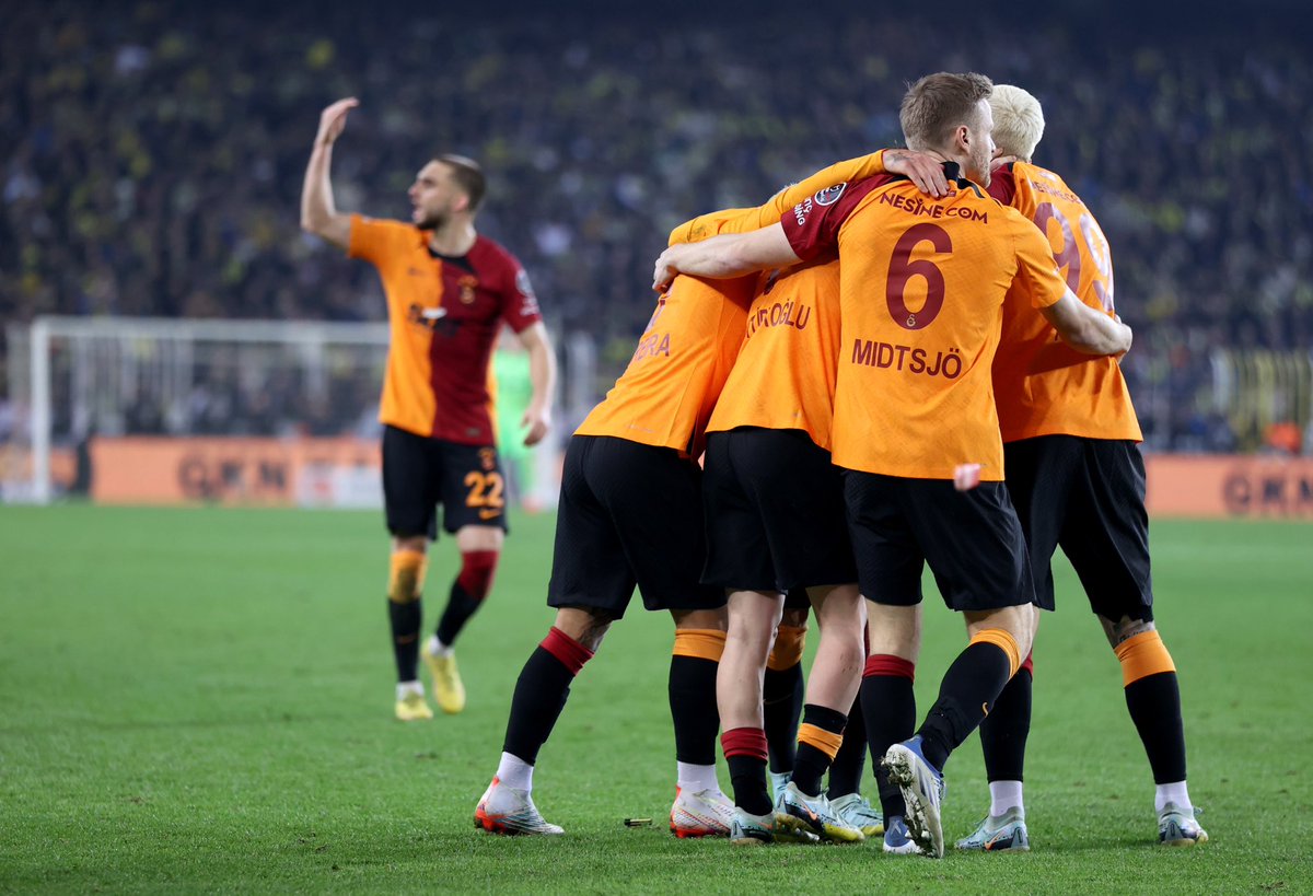 Galatasaray SK (@galatasaraysk) on Twitter photo 😉 😉