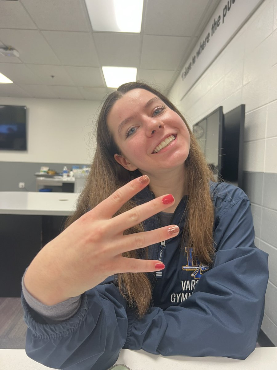 SwiftSprayNails's tweet photo. Check out our new video on Tik tok for a review on nail stickers!!💅💅 #nails #nailhacks #nailalternatives #nailstickers #nailhack #nailpolish https://t.co/g7lJkS1mEq