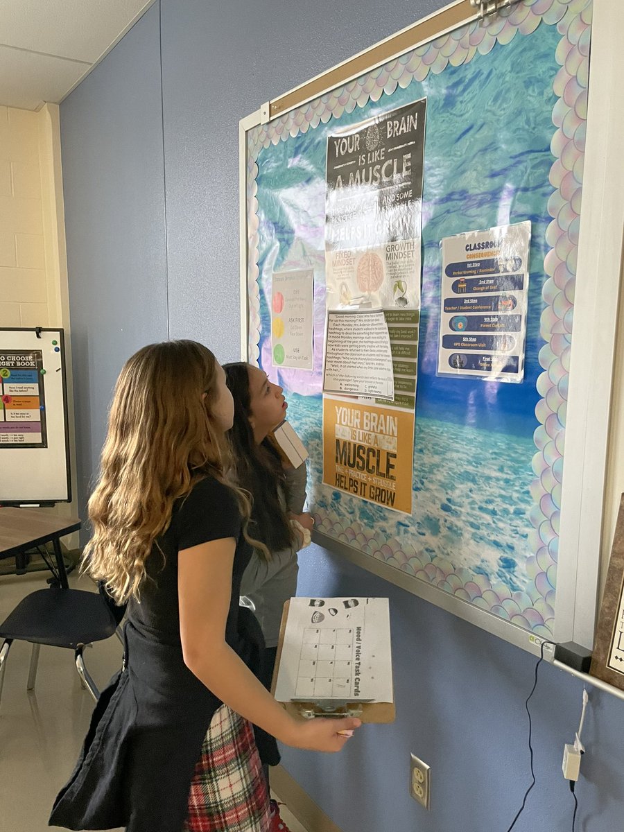 Mrs_Logan99's tweet photo. Mood and voice gallery walk for the win. Love seeing students work together. #teamworkmakesthedreamwork @NISDStraus 🫶 https://t.co/0atkAeAdN2
