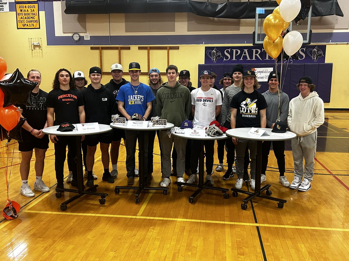 Proud of our 2023 class of signees (with maybe more to come)! All 5 are a great example of hard work, academics and performance. From L to R
Jay Mentink - Princeton
Joey Kosko - MSUB
Jake Bresnahan - Oregon
Sean Ryan - Lower Columbia
Brayden Adcox - PLU
#ValleyBoys