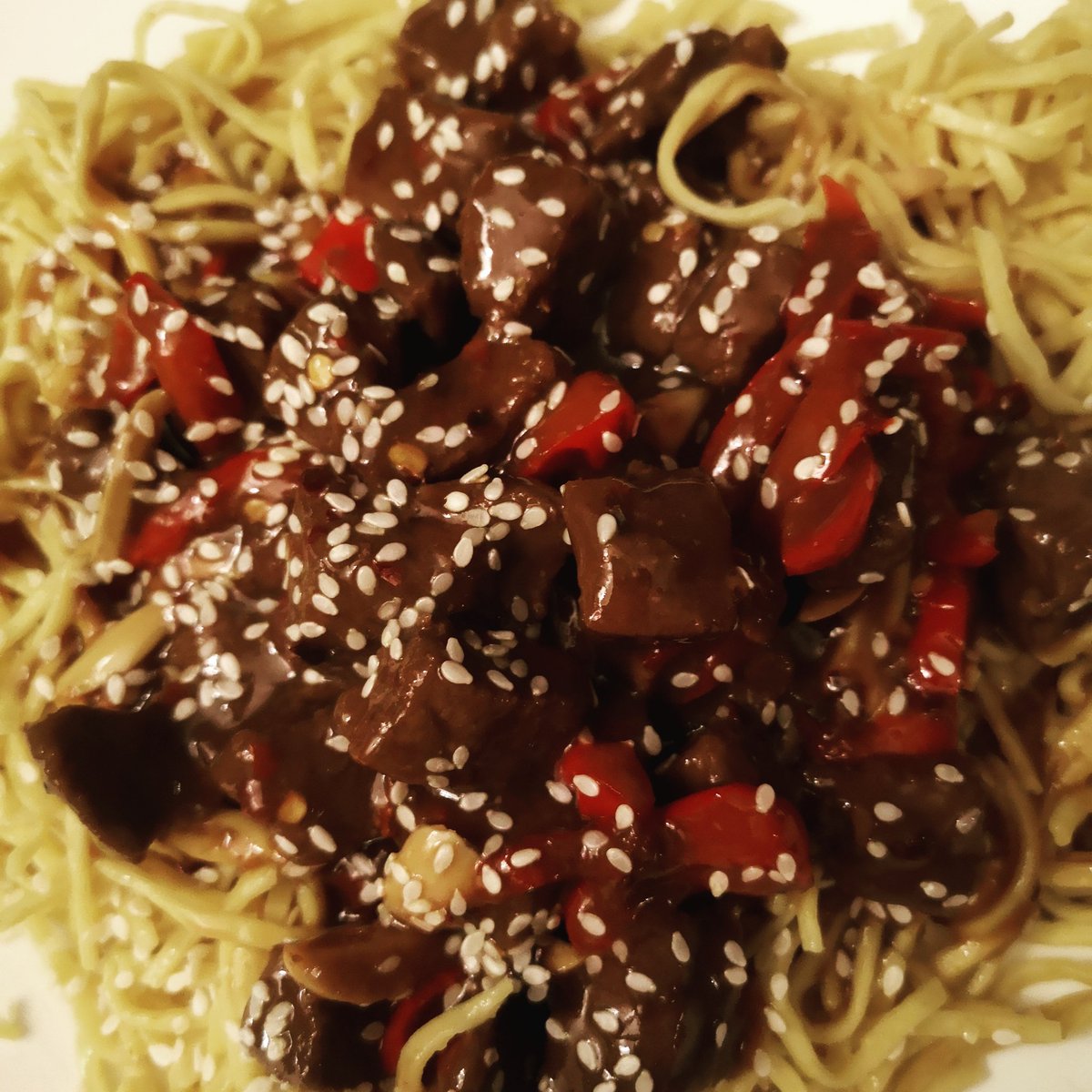 julietb3's tweet image. One of the best things I've ever made. Slow cooked honey chilli beef noodles. Sooooo good. Thanks to The Bored of Lunch cookbook. 2nd recipe nailed #sotasty #slowcooked