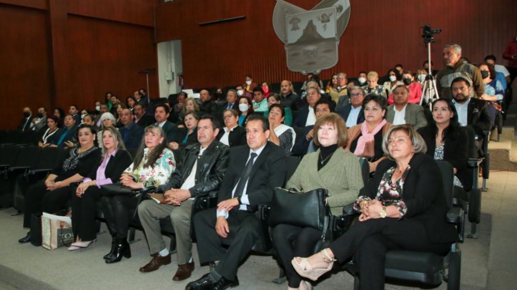 SEPHidalgo's tweet photo. El gobernador @juliomenchaca_ nos ha instruido que, con toda oportunidad y absoluto compromiso, trabajemos desde nuestros diferentes ámbitos de actuación, en la consecución de los objetivos y metas planteadas en la #NuevaEscuelaMexicana. 
@natycastrejonv https://t.co/3j6PAyr2H3