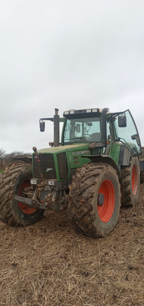 I got a bit excited today when I saw this, 926 Vario! The owner was very nice and didn't mind me chatting to him about it #boysandtheirtoys @Fendt_UKIreland