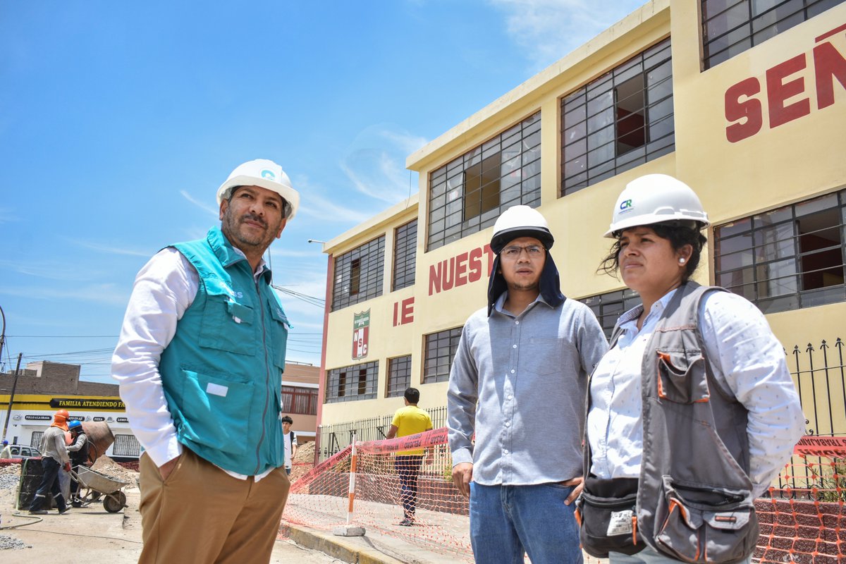 HuaralS's tweet photo. #AtenciónHuaral | Continúan los trabajos de renovación y reubicación de la red primaria de tubería, correspondiente a la obra “Construcción del sistema de abastecimiento de agua potable en el Sector 1”.💦💦 https://t.co/nIsjBe7Q38