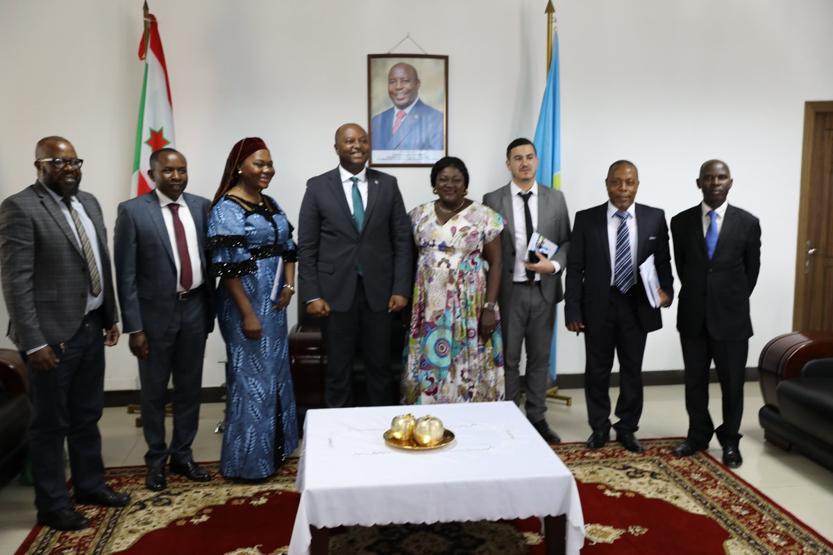 UNHCR_Burundi's tweet photo. Aujourd'hui à Bujumbura, la Représentante du #HCR au Burundi @EnoBrigitte a présenté les lettres de créances au Ministre des Affaires Etrangères et de la Coopération au Développement au Burundi.👏🏾 Félicitations!!! https://t.co/VWspbQLIzF