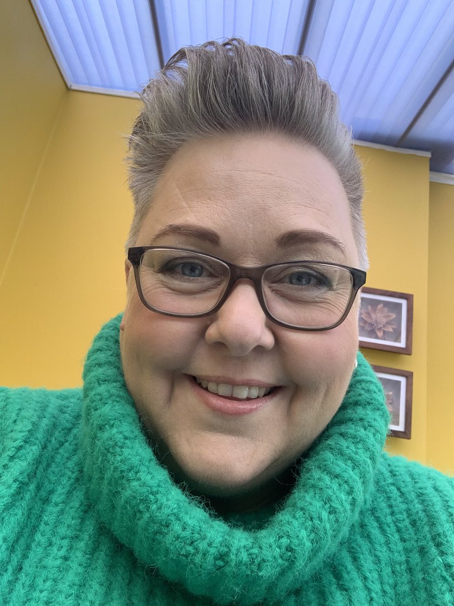MandyDavis_work's tweet photo. Been back for 4 wks now. I feel so fortunate to be back, still undergoing a #PhasedReturn to help me adjust after such a long time off, but itβs really lovely to have received such a warm welcome on my return and to see the friendly faces of colleagues across the Trust againβ¦ https://t.co/rppIQoyl5q