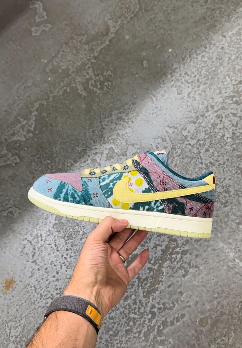 SoleSavy's tweet photo. This weeks COLLECT retail or less releases are now live!

Nike SB Dunk Low Street Hawker ($110)
Nike Dunk Low Community Garden ($100)
Air Jordan 1 High JP Midnight Navy ($170)
Stussy x Nike AF1 Low Black ($130)

Download the app for free to get started: https://t.co/4fNfsIBkrL https://t.co/TTqjHeLuly