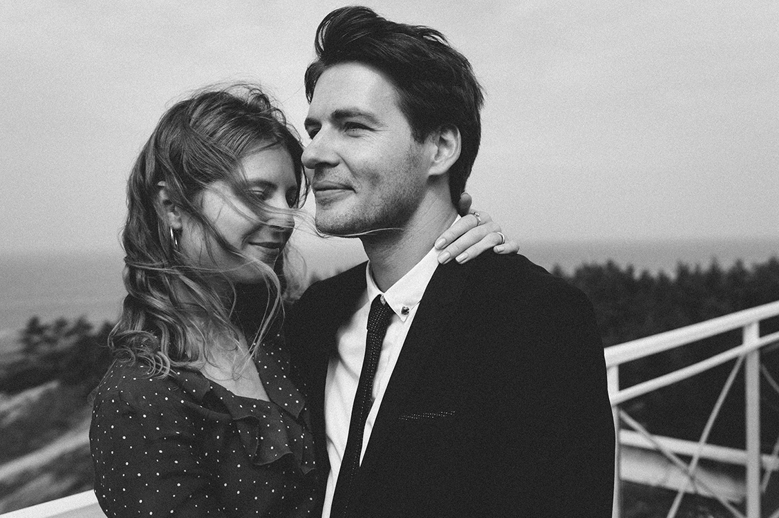 hrofotograf's tweet photo. Wind in den Haaren, dass Leben im Herzen 💕
Den Moment in vollen Zügen genießen.
#ostseelounge #strandhotel #dierhagen #hochzeit #wedding #photo #couple #love #nikon #moment #fotografie #fotograf #menschen #reportage #bestday #liebe #foto #mood #emotionen #feeling #memorys https://t.co/2yejqid3vD
