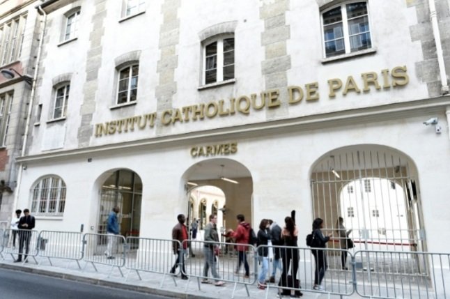 ABDOURAHMANTX's tweet photo. Échanges  avec les étudiants de cette université sur  la force du courage, la resistance non-violente face à la peur. J'ai passé en revue mon arrestation brutale, ma détention de 4 mois en prison, les 3 ans de confiscation de mon passeport,  la menace de mort à balle dans la tête https://t.co/EwC9MNnmjQ