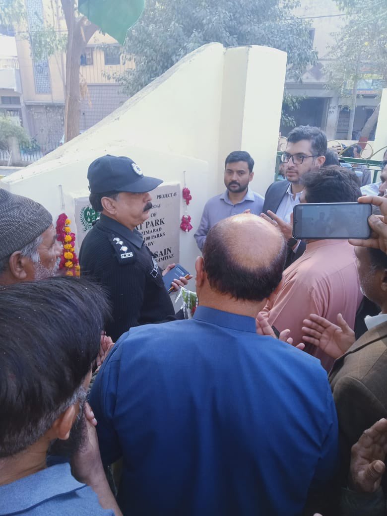 DCKhiCentral's tweet photo. #Project46 of #Project100 is the Akhuwat park in Nazimabad No.1. This was in shambles and now has been revived completely through the efforts of DMC Central Parks Department. https://t.co/kCWebaZHGm