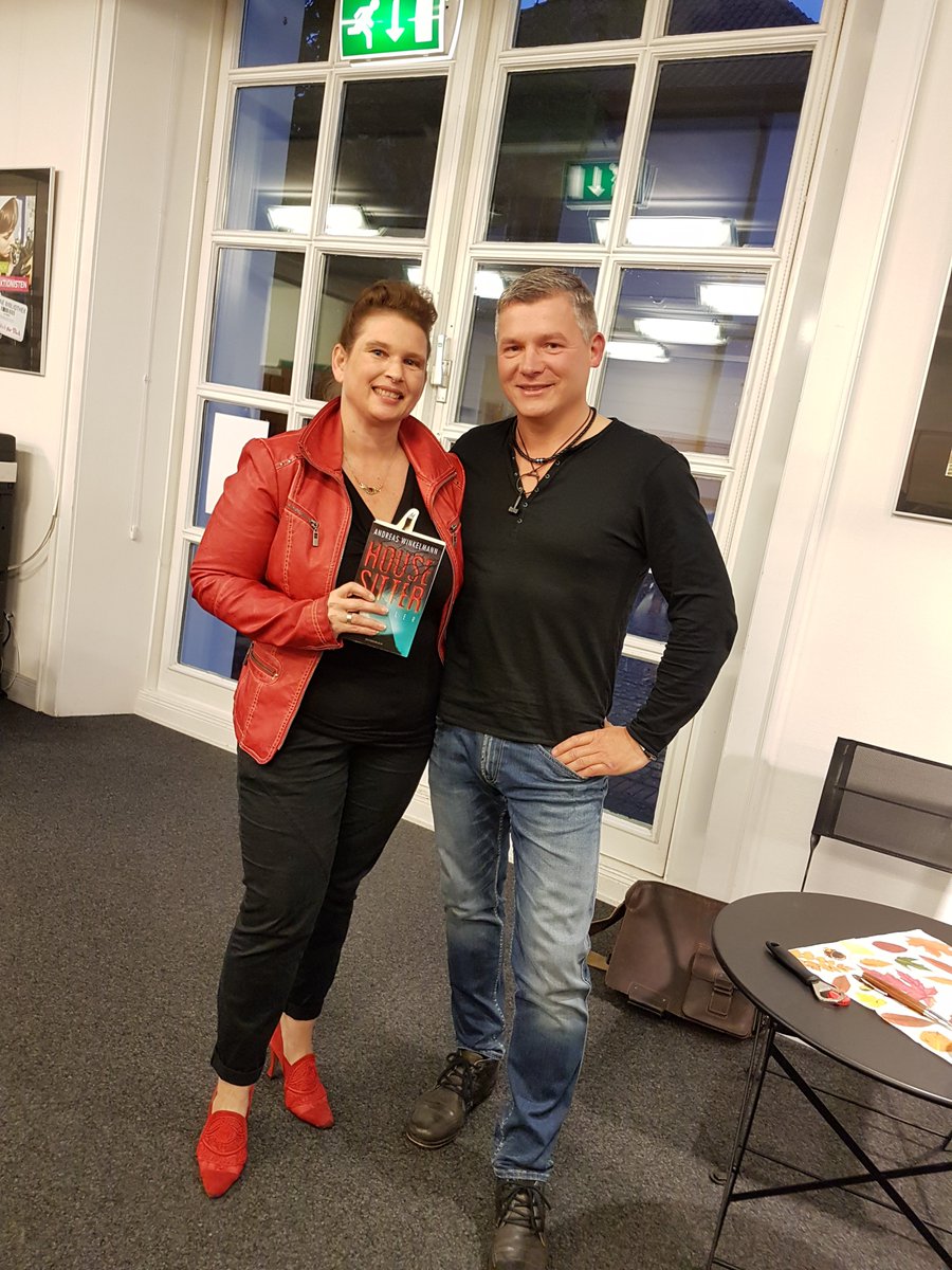 o00LouLou00o's tweet image. Vor gefühlt einer Ewigkeit, vor der #Pandemie als allem eine Leichtigkeit innewohnte...
Eine formidable Lesung von Andreas Winkelmann &amp;amp; seinem alten Ego Fiesling Frank Kodiak mit dem Erstlingswerk 25...

btw...ich sehe, ich habe abgenommen seit damals 🤩🥰

#ThroughBackThursday