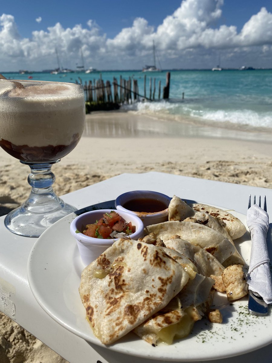 DestinTurquoise's tweet photo. #beach #beachclub #IslaMujeres #mexico #playanorte #Caribbean #islandlife #destinationturquoise #foodie #dirtymonkeycocktail #lashamacusbeachclub https://t.co/qCFKY3dEMj