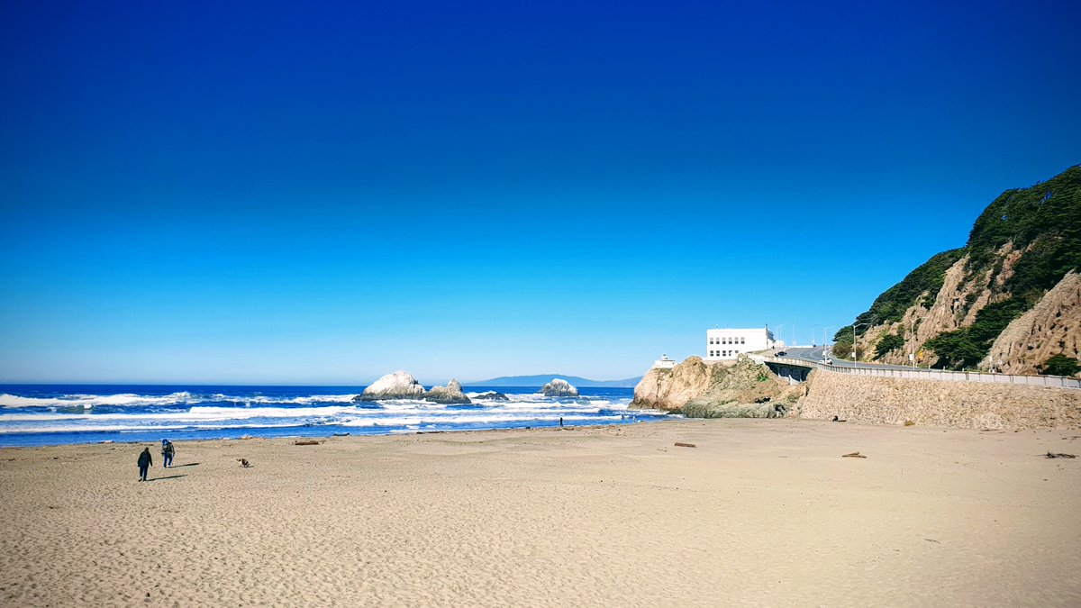lostcampers's tweet photo. Cliff House.  San Francisco 2023 colorized. https://t.co/ja2DnCIcEe