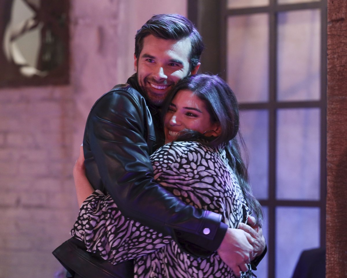 GeneralHospital's tweet image. Josh and Amanda can't help but lift our spirits... even when Brook Lynn and Chase aren't having nearly as good of a day. @josh_swickard #AmandaSetton #GH