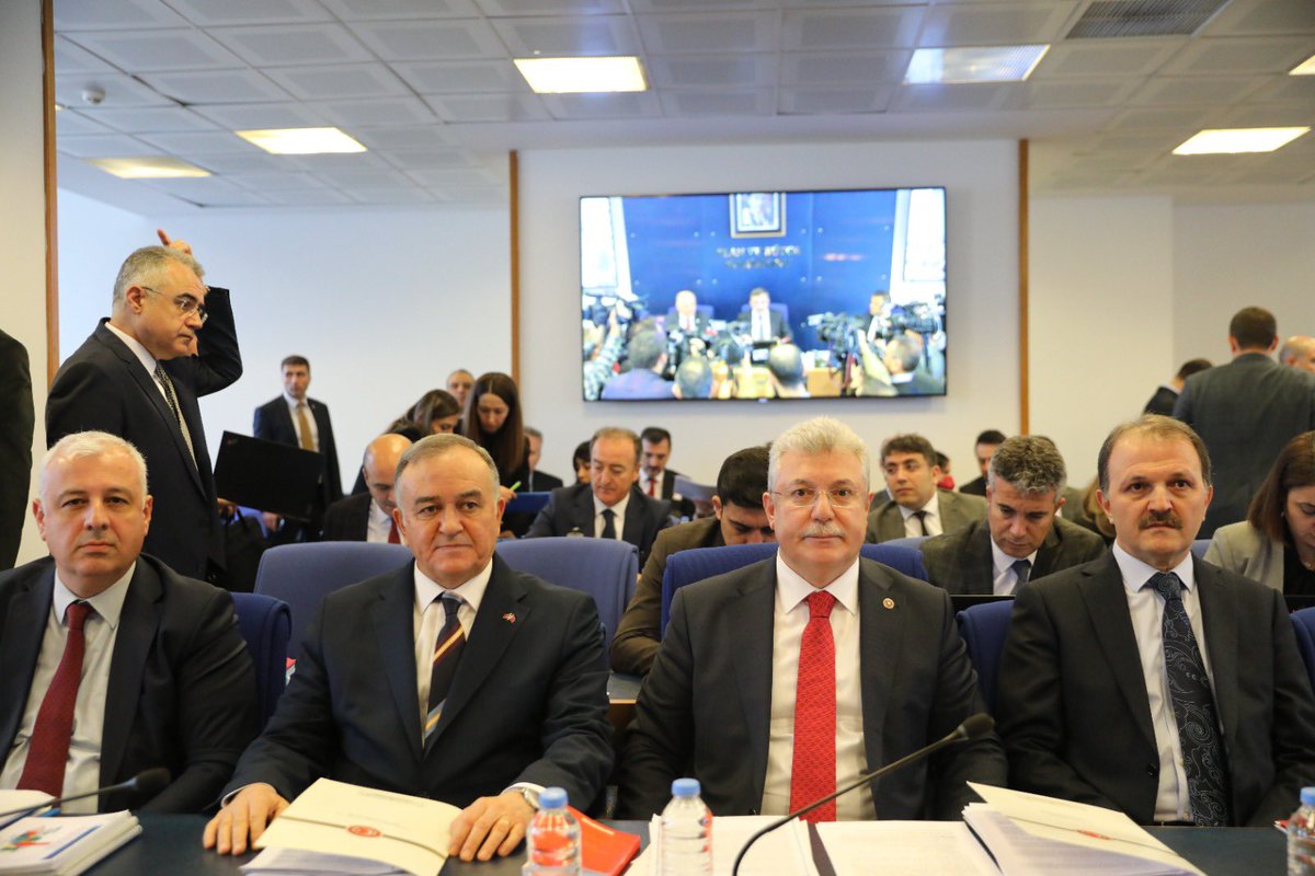 EYT’li kardeşlerimizle ilgili kanun teklifimiz Plan Bütçe Komisyonunda kabul edildi. 

Teklifimiz inşâAllah Salı günü TBMM Genel Kurulu’nda.
Hayırlı olsun. #EYT